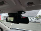ルームミラーにもアラウンドビューの映像が映し出されます!