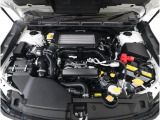 スバルと言えば水平対向エンジン。車体の低い位置に搭載されているので、万一の衝突時には、エンジンルームの下へ潜り込み、室内の乗員の被害軽減に貢献致します。