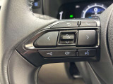 運転中、オーディオの操作をしてて、ハッとしたことはありませんか?ステアリングスイッチは、運転中でもハンドルでオーディオの操作が可能です。安全なドライブをサポートします。