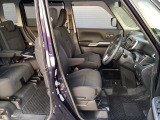 ヘタリもなく綺麗な状態です。シートリフトがついてますので、お好みのシートポジションで運転できます。