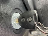 【キーレス】少し離れた場所からでもボタン一つでドアの開錠・施錠ができるのでとっても便利!ドアの鍵穴周りに傷をつけることもありません♪