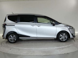 両側パワースライドドア付きだから、狭い駐車スペースなどでの 乗り降りラクラク!小さなお子さまのいるご家庭には嬉しい装備。