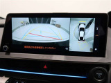 パノラミックビューモニター付きです。車両を上から見たような映像をディスプレイオーディオ画面に表示。運転席からの目視だけでは見にくい、車両周辺の状況をリアルタイムでしっかり確認できます。