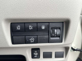 両側電動スライドドア ワンタッチでスライドドアの開閉が可能です!もちろんキーからの操作も可能♪お子様を抱いているとき両手いっぱいの荷物時などでもピッと開いてくれる便利な機能です!