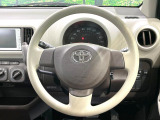 インテリアに合わせたデザインのステアリングは、運転される方のことも考え、運転しやすい形状、大きさです。是非一度、実際に触ってお確かめください。