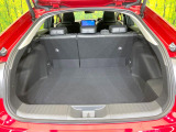 普段のお買い物や通勤、送迎等に十分な荷室スペースを確保しております。セカンドシートを倒すと、大きな荷物の積載も可能です♪