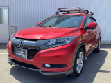 車名の由来:ヴェゼルはカットした宝石の小さな面(Bezel)とクルマ(Vehicle)を組み合わせた造語で、「角度によって表情を変える宝石のように、多面的な魅力と価値を持つクルマ」を意味する。