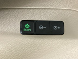 ★ECONスイッチ★ エコドライブを加速しよう!スイッチをONにすると、運転の仕方によるロスを抑え込み燃費をよくするようクルマが頑張ります(*^ー^*)燃費向上にチャレンジ♪