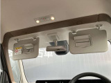 バニティーミラーも付いてます☆お出かけの際にエチケットチェックに嬉しい装備です☆