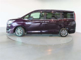 両側パワースライドドア付きだから、狭い駐車スペースなどでの 乗り降りラクラク!小さなお子さまのいるご家庭には嬉しい装備。