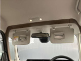 バニティーミラーも付いてます☆お出かけの際にエチケットチェックに嬉しい装備です☆