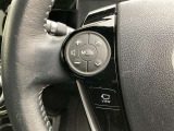 運転中、オーディオの操作をしてて、ハッとしたことはありませんか?ステアリングスイッチは、運転中でもハンドルでオーディオの操作が可能です。安全なドライブをサポートします。
