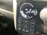 【オートエアコン】一度お好みの温度に設定すれば、車内の温度を検知し風量や温度を自動で調整。暑い&hellip;寒い&hellip;と何度もスイッチ操作をする必要はありません。快適な車内空間には必須の機能ですね♪
