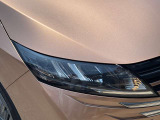 夜間走行の様々な局面に向けて、LEDヘッドランプで視認性をしっかり確保☆ハロゲンヘッドランプのおおよそ2倍の光量で、広範囲に明るくドライバーをサポートしてくれます。