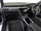 指定工場で車検までご対応可能。6ベイを完備したサービス工場を併設し、快適なAudiライフをサポートします。詳しくは0078-6002-900146中古車スタッフまで