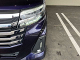 暗闇でも前方をくっきりと照らしてくれるライトです。夜の運転でも安心ですね。