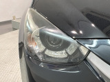 LEDヘッドライトは、点灯の瞬間から最大光量を発揮し、突然暗くなるトンネルなどでの安定感を高めます。