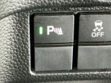 パーキングセンサーシステムは走行中に障害物が迫ると音と表示でお知らせ、低速走行時時の安心感を高めます