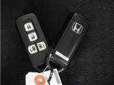 ◆スマートキー◆カギをバッグやポケットに入れたままでもドアロックの開閉ができる『スマートキー』付き!雨天や暗くなってもカギを取り出す必要がなくドアの開錠&エンジンも始動できます