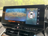【パノラミックビューモニター】専用のカメラにより、上から見下ろしたような視点で360度クルマの周囲を確認することができます☆死角部分も確認しやすく、狭い場所での切り返しや駐車もスムーズに行えます。