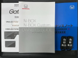 スマートキーは鍵をバッグに入れたままでもドアロックの開閉やエンジンのON・OFFができます。夜間や雨の日も鍵を探さなくて良いので便利です。