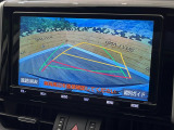 【バックカメラ】駐車時に後方がリアルタイム映像で確認できます。大型商業施設や立体駐車場での駐車時や、夜間のバック時に大活躍!運転スキルに関わらず、今や必須となった装備のひとつです!