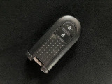 電子カードキーを携帯していれば、ドアハンドルやバックドアのリクエストスイッチを押すだけでドアの施錠・解錠が出来ます♪もちろん 遠隔操作も可能です!盗難防止のイモビライザー機能装備ですよ ☆