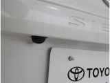 バックカメラが付いているので後方確認が非常にしやすいです。今や運転初心者も熟練者も必須装備!ついていて損はないですね♪