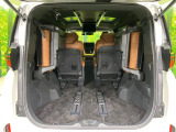 普段のお買い物や通勤、送迎等に十分な荷室スペースを確保しております。セカンドシートを倒すと、大きな荷物の積載も可能です♪