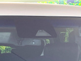 【エマージェンシーブレーキ】走行中に前方の車両等を認識し、衝突しそうな時は警報とブレーキで衝突回避と被害軽減をアシスト。より安全にドライブをお楽しみいただけます。