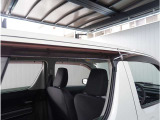 【バイザー】雨の日の換気に役立つバイザー付きです。バイザーが有るのと無いのとでは雨天時のストレスが違います