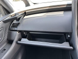 【グローブボックス】大容量のグローブボックスです!!車検証ケース他、日頃使う小物類の収納スペースもたくさんあります!