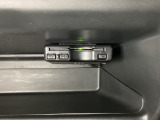 ETC(社外品)もついています。高速道路の料金所の通過も楽々です。 カードの取り出しもしやすい場所についています。