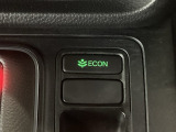 ★ECONスイッチ★ エコドライブを加速しよう!スイッチをONにすると、運転の仕方によるロスを抑え込み燃費をよくするようクルマが頑張ります(*^ー^*)燃費向上にチャレンジ♪
