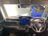 開放感のある運転席まわり! 運転席からの視界は良好です。