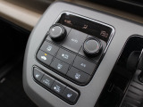 オートエアコンなので設定した温度で車内の温度を保ってくれます♪
