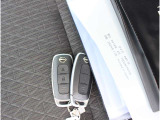 インテリジェントキー(運転席・助手席・バックドア感知、キー2個)はリクエストスイッチを押すだけで、ドアのロック/アンロックが可能です。