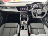 Audiのインテリアはエクステリア同様、優れたデザイン性とクオリティ、そして機能性を兼ね備えております。
