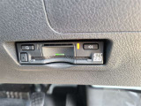 高速道路で便利な【ETC2.0】を装備しています。光ビーコン搭載で渋滞情報などナビゲーションと連動することで機能も充実いたします。他、観光施設に立ち寄るための高速料金割引サービス等もございます。