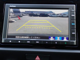 バックカメラ装備しております。駐車時に大変役に立ちますよ。駐車が苦手な方にも便利機能です。