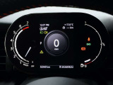 視認性の良いTFT液晶メーター、太陽光も反射しにくく、運転中もパッと見れるよう速読性の高いメーターです。