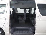 【9型/新型ハイエース/グランドキャビン/ガソリン2WD】10名乗車!FLEXカスタム充実♪【全国納車可能】
