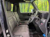運転席シート廻りは使用感も少なく、良好な状態となっています。前オーナー様が丁寧に使っていたことがよくわかりますね。