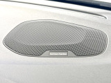 ●harman/kardonサウンドシステム:オーディオ専門メーカーが手掛けるプレミアムスピーカーを装備。多数のスピーカーから、音の粒立ちまで分かる高品質な音楽をお楽しみいただけます。