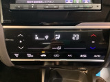 オートエアコンで、毎日のドライブを快適に。温度、風量を自動で調整し、理想的な車内環境を提供します。