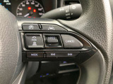 前方の車との車間を設定し、スピードを上げたり緩めたりを自動で行ってくれる追尾式の「レーダークルーズ」。上級装備の一つです!高級車にしかつかない嬉しい機能です。