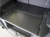 ◆荷室用ユーティリティーボード◆荷室を上下に分割して有効活用!反転させれば濡れたアイテムを載せられるワイパブル仕様に。