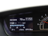 とっても見やすいメーターです。夜間時はラグジュアリーな気分にさせてくれる照明が魅力ですので、夜のドライブも楽しみになりますよ♪