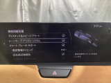 ハンドル操作をアシストすることにより車線からの逸脱回避を支援します。