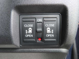 両側電動パワースライドドア付き。運転席からも簡単に開閉もできます。